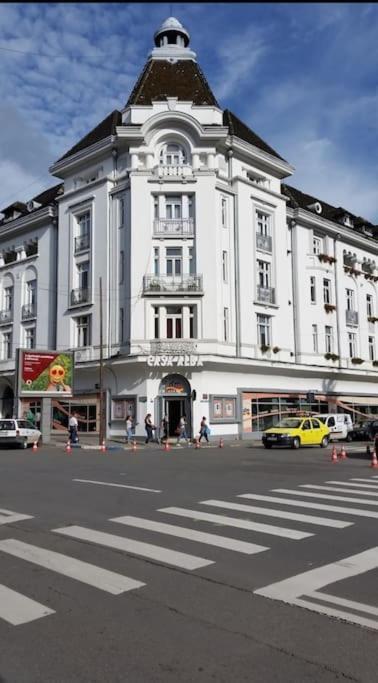 Garsoniera Centru Vechi English Park Крайова Екстериор снимка