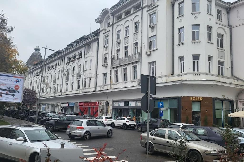 Garsoniera Centru Vechi English Park Крайова Екстериор снимка